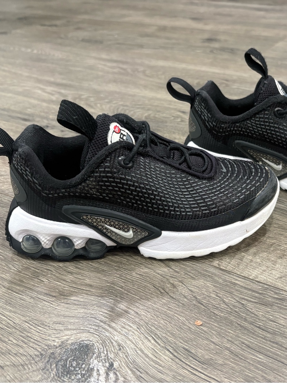Nike Kids Black and White Air-Visible Cushion Sneakers